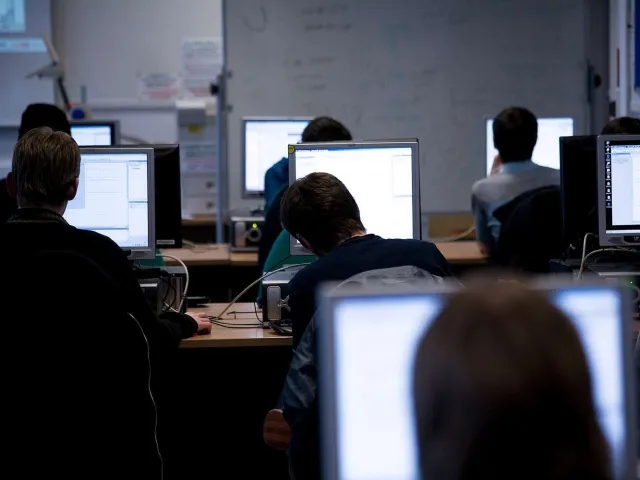 students working in IT lab