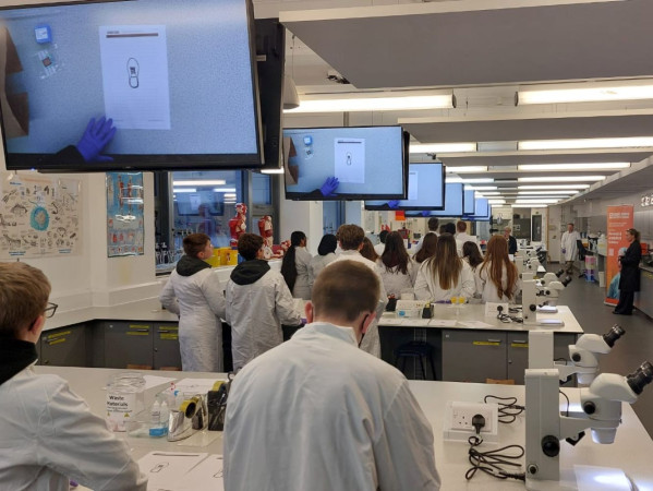 Pupils in the Biomedical Science Lab