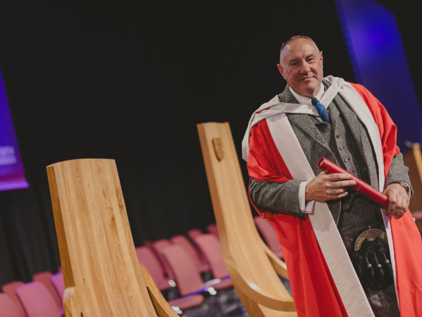 Keith Brymer Jones posing at summer graduation 2025 Keith Brymer Jones posing at summer graduation 2025