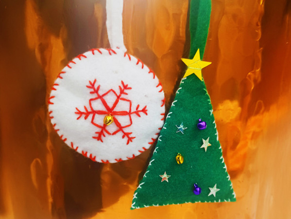 Beth Harkness' hand sewn festive felt tree decorations